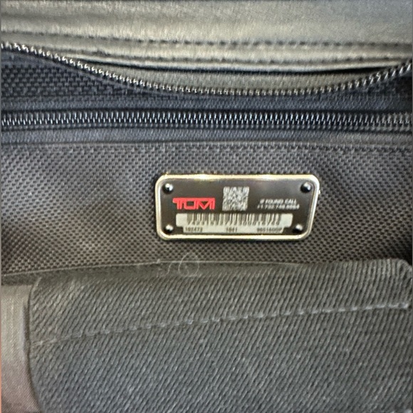 TUMI Black Leather Satchel Laptop Bag - Picture 3 of 7